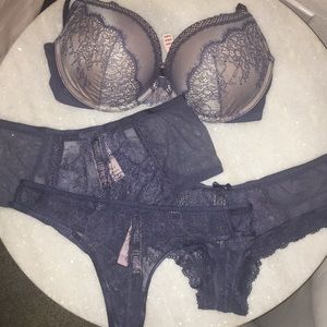 Victoria’s Secret Very Sexy set